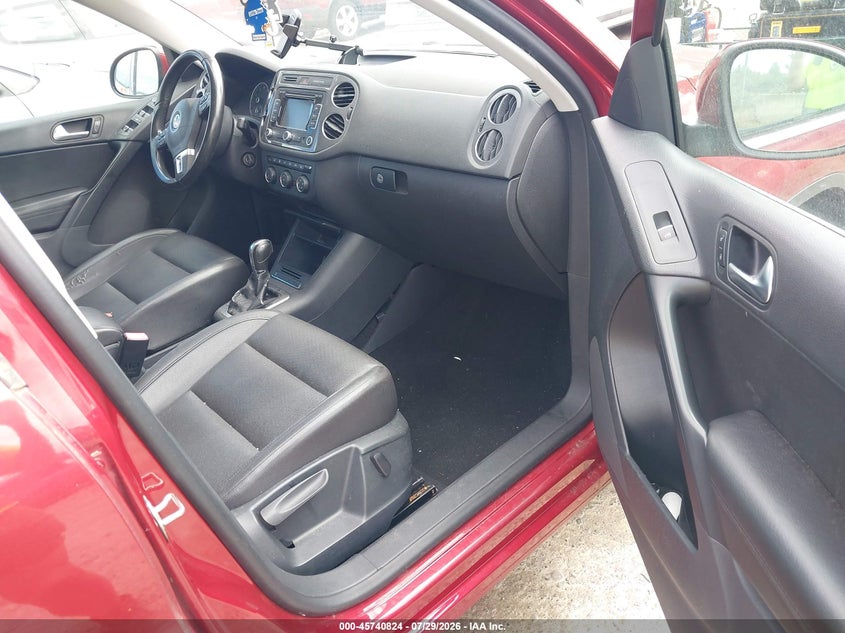 2013 Volkswagen Tiguan VIN WVGBV3AX0DW113579 IAAI salvage auction — NORMAL WEAR, Clear (Washington), sold $425 on 2026-08-05 (photo 5)