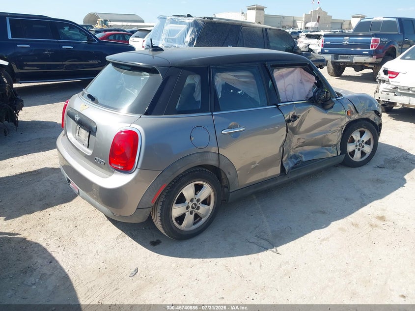 2016 Mini Hard top VIN WMWXU1C58G2E16716 IAAI salvage auction — NORMAL WEAR, Wait Title, sold $600 on 2026-08-06 (photo 4)