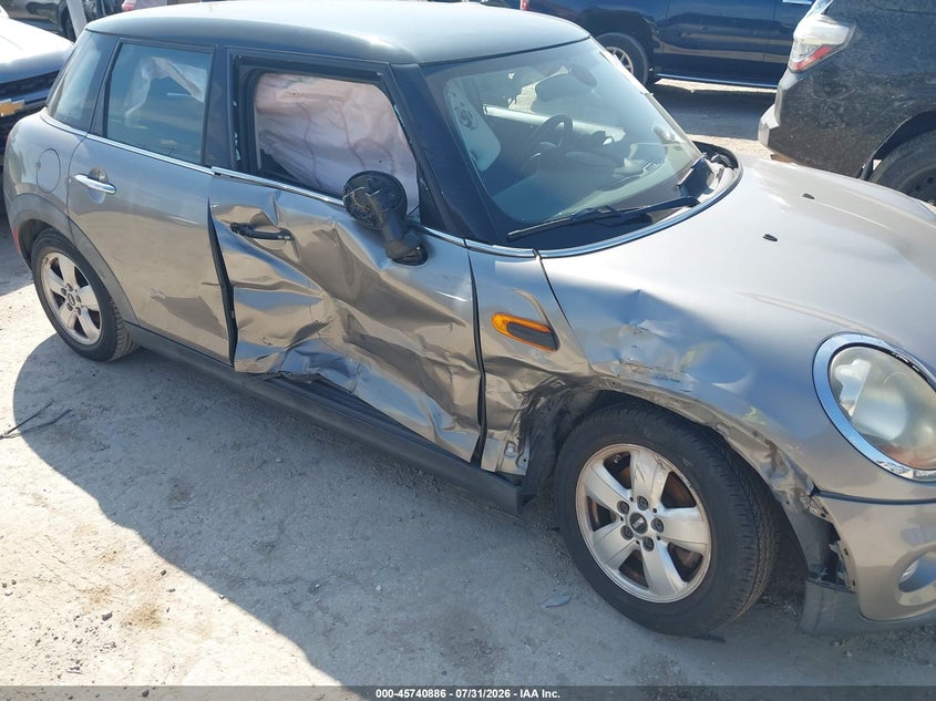 2016 Mini Hard top VIN WMWXU1C58G2E16716 IAAI salvage auction — NORMAL WEAR, Wait Title, sold $600 on 2026-08-06 (photo 6)
