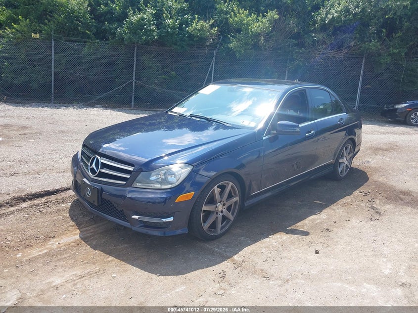 2014 Mercedes-benz C-klasse VIN WDDGF8AB6EA964914 IAAI salvage auction — UNKNOWN, Salvage Title, sold $1,500 on 2026-08-16 (photo 2)