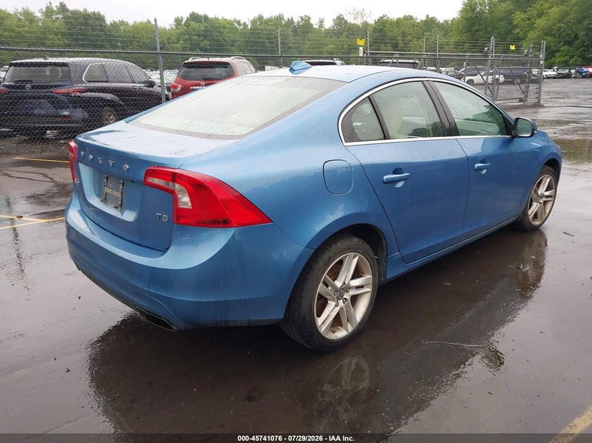 2015 Volvo S60 VIN YV126MFD6F2301937 IAAI salvage auction — NORMAL WEAR, Clear (Connecticut), sold $700 on 2026-08-20 (photo 4)