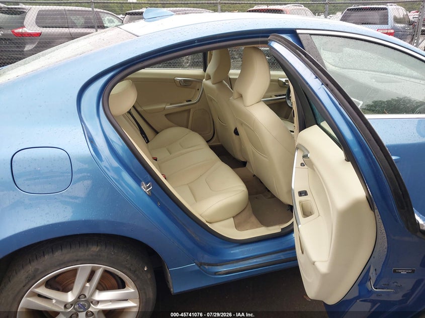 2015 Volvo S60 VIN YV126MFD6F2301937 IAAI salvage auction — NORMAL WEAR, Clear (Connecticut), sold $700 on 2026-08-20 (photo 8)