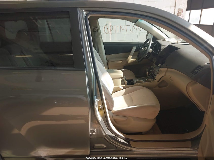 2008 Toyota Highlander VIN JTEDS41A982008894 IAAI salvage auction — NORMAL WEAR, Clear (Minnesota), sold $825 on 2026-08-02 (photo 5)