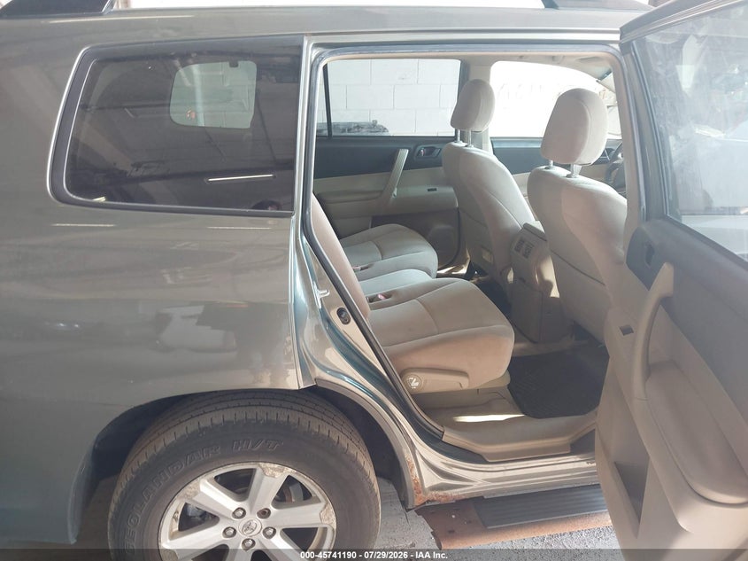 2008 Toyota Highlander VIN JTEDS41A982008894 IAAI salvage auction — NORMAL WEAR, Clear (Minnesota), sold $825 on 2026-08-02 (photo 8)