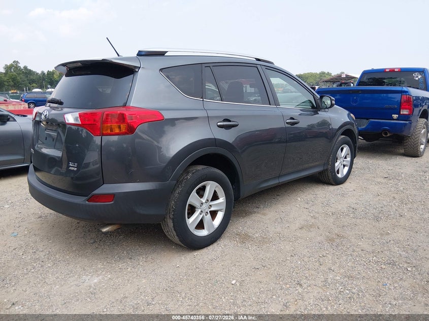 2013 Toyota Rav 4 VIN JTMRFREV6DD003286 IAAI salvage auction — NORMAL WEAR, Clear (Maryland), sold $2,750 on 2026-07-30 (photo 4)