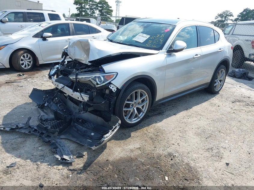 2018 Alfa romeo Stelvio VIN ZASFAKBN8J7B87371 IAAI salvage auction — FRONT END, Salvage Title, sold $925 on 2026-10-03 (photo 2)