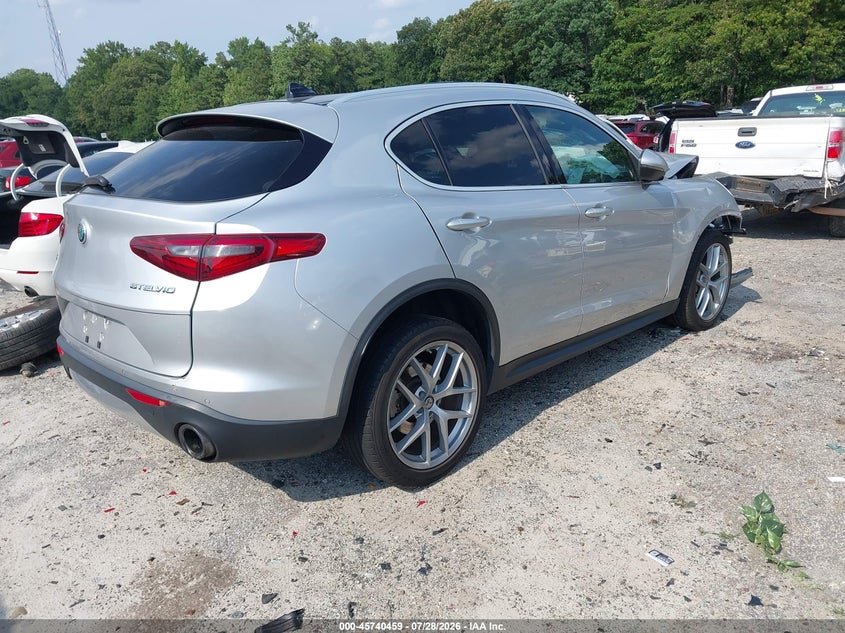2018 Alfa romeo Stelvio VIN ZASFAKBN8J7B87371 IAAI salvage auction — FRONT END, Salvage Title, sold $925 on 2026-10-03 (photo 4)