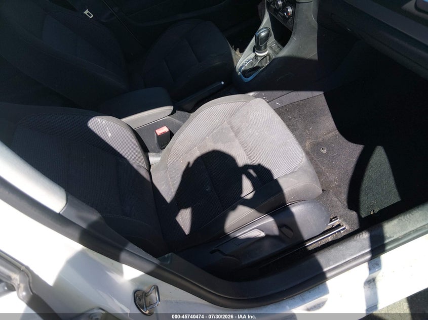 2014 Volkswagen Golf VIN WVWDB7AJ0EW001665 IAAI salvage auction — NORMAL WEAR, Wait Title, sold $350 on 2026-08-11 (photo 5)