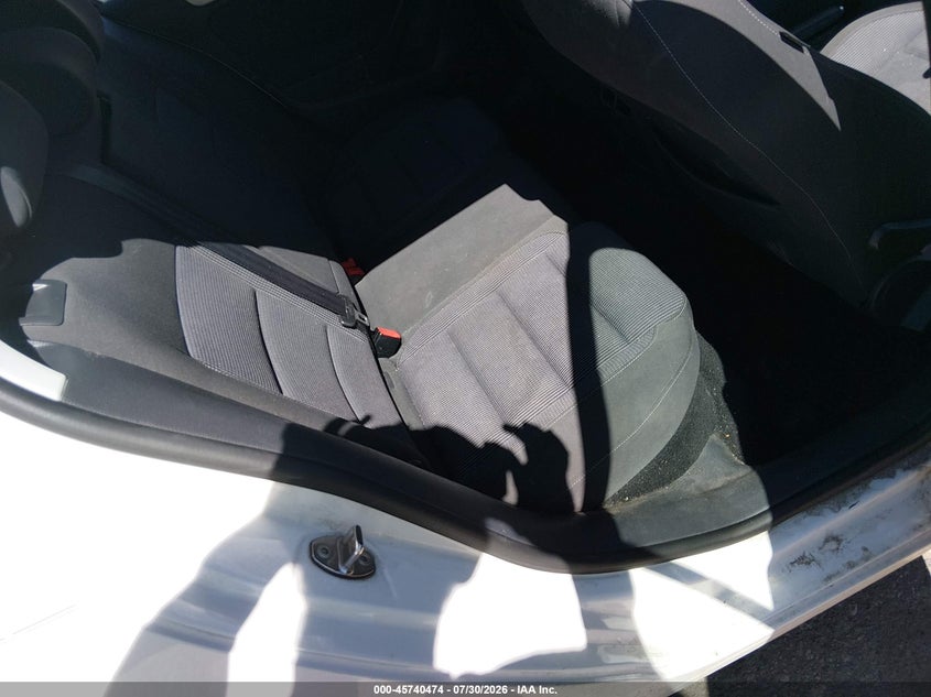 2014 Volkswagen Golf VIN WVWDB7AJ0EW001665 IAAI salvage auction — NORMAL WEAR, Wait Title, sold $350 on 2026-08-11 (photo 8)