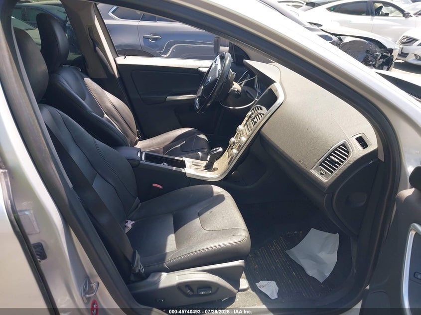 2016 Volvo Xc60 VIN YV4612RK3G2782880 IAAI salvage auction — VANDALISM, Salvage Certificate (California), sold $1,400 on 2026-08-05 (photo 5)