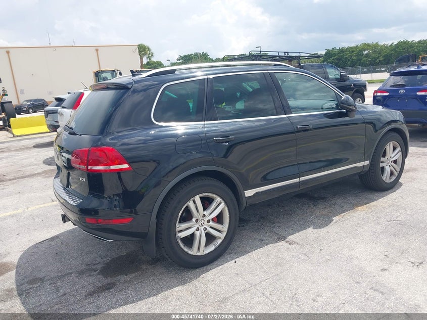 2013 Volkswagen Touareg VIN WVGEP9BP3DD004506 IAAI salvage auction — NORMAL WEAR, Clear (Illinois), sold $1,050 on 2026-07-30 (photo 4)