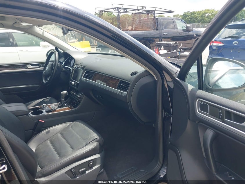 2013 Volkswagen Touareg VIN WVGEP9BP3DD004506 IAAI salvage auction — NORMAL WEAR, Clear (Illinois), sold $1,050 on 2026-07-30 (photo 5)