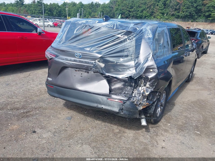 2021 Toyota Sienna VIN 5TDKSKFC8MS011217 IAAI salvage auction — RIGHT REAR, Salvage Title, sold $10,600 on 2026-08-21 (photo 4)