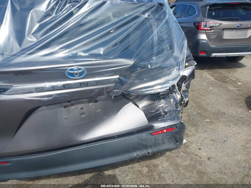 2021 Toyota Sienna VIN 5TDKSKFC8MS011217 IAAI salvage auction — RIGHT REAR, Salvage Title, sold $10,600 on 2026-08-21 (photo 6)