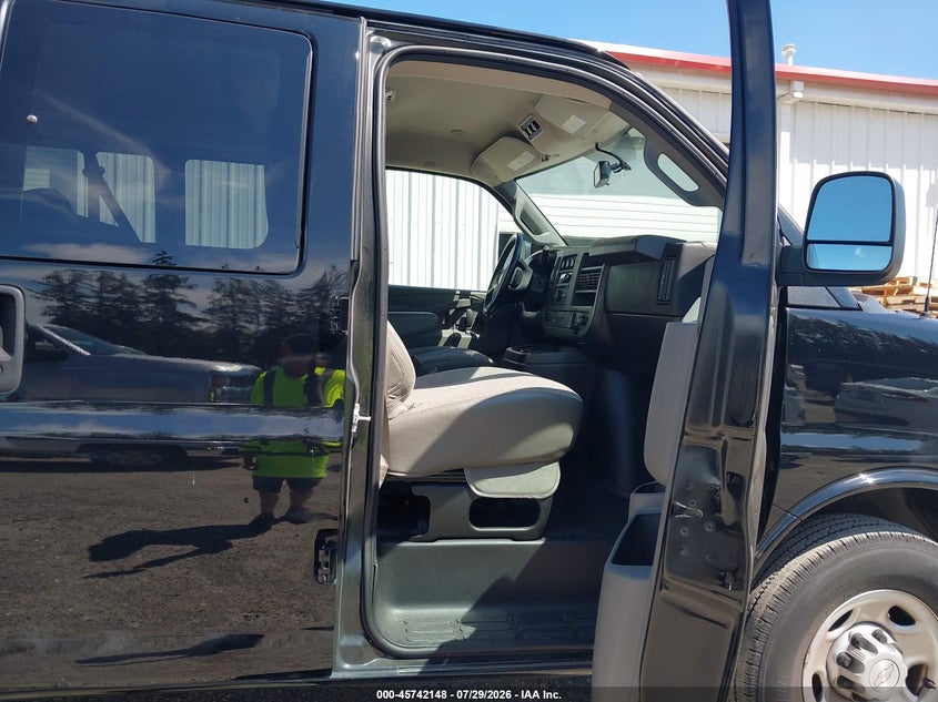 2018 Chevrolet Express 2500 VIN 1GAWGEFGXJ1288878 IAAI salvage auction — NORMAL WEAR, Sf97 (Washington), sold $15,000 on 2026-08-26 (photo 5)