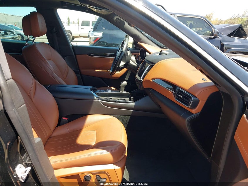2018 Maserati Levante VIN ZN661XUA1JX293644 IAAI salvage auction — RIGHT FRONT, Wait Title, sold $4,100 on 2026-08-23 (photo 5)
