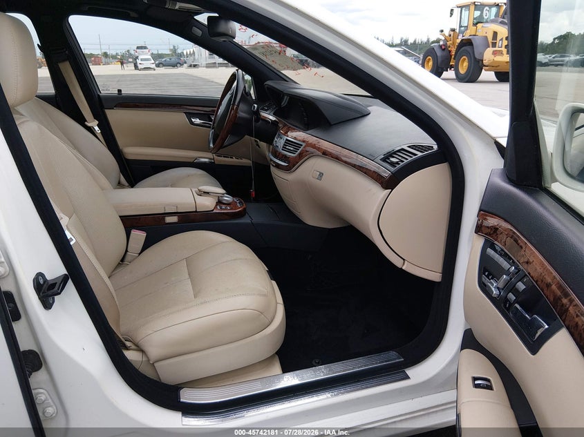 2009 Mercedes-benz S class VIN WDDNG86X19A276494 IAAI salvage auction — WATER/FLOOD, Rebuildable (Florida), sold $1,550 on 2026-08-20 (photo 5)
