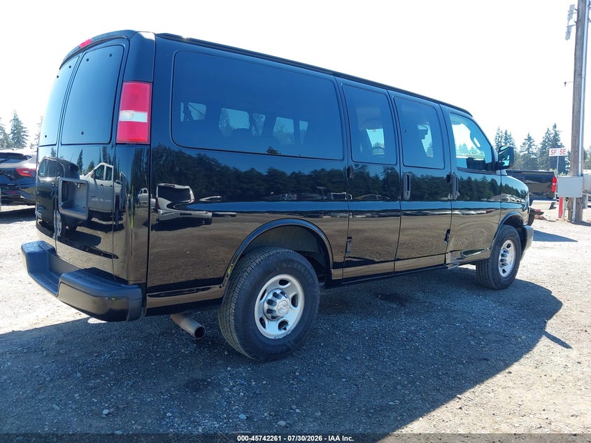 2018 Chevrolet Express 2500 VIN 1GAWGEFG4J1289105 IAAI salvage auction — NORMAL WEAR, Sf97 (Washington), sold $15,000 on 2026-08-26 (photo 4)