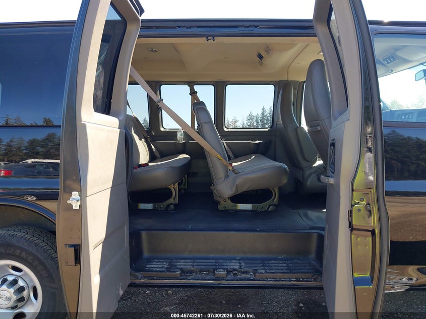 2018 Chevrolet Express 2500 VIN 1GAWGEFG4J1289105 IAAI salvage auction — NORMAL WEAR, Sf97 (Washington), sold $15,000 on 2026-08-26 (photo 8)