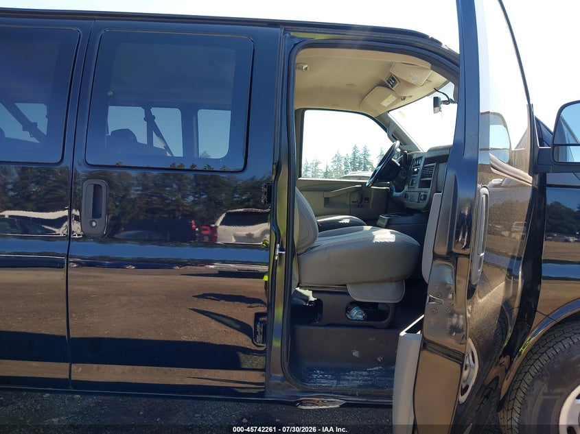 2018 Chevrolet Express 2500 VIN 1GAWGEFG4J1289105 IAAI salvage auction — NORMAL WEAR, Sf97 (Washington), sold $15,000 on 2026-08-26 (photo 5)