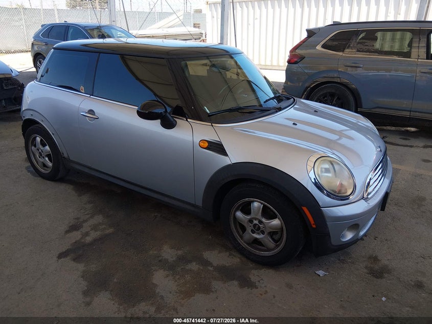 2009 Mini Cooper VIN WMWMF33569TW78219 IAAI salvage auction — REAR END, Salvage (California), sold $725 on 2026-08-24 (photo 1)