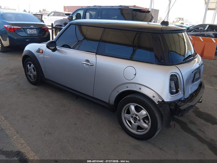 2009 Mini Cooper VIN WMWMF33569TW78219 IAAI salvage auction — REAR END, Salvage (California), sold $725 on 2026-08-24 (photo 3)