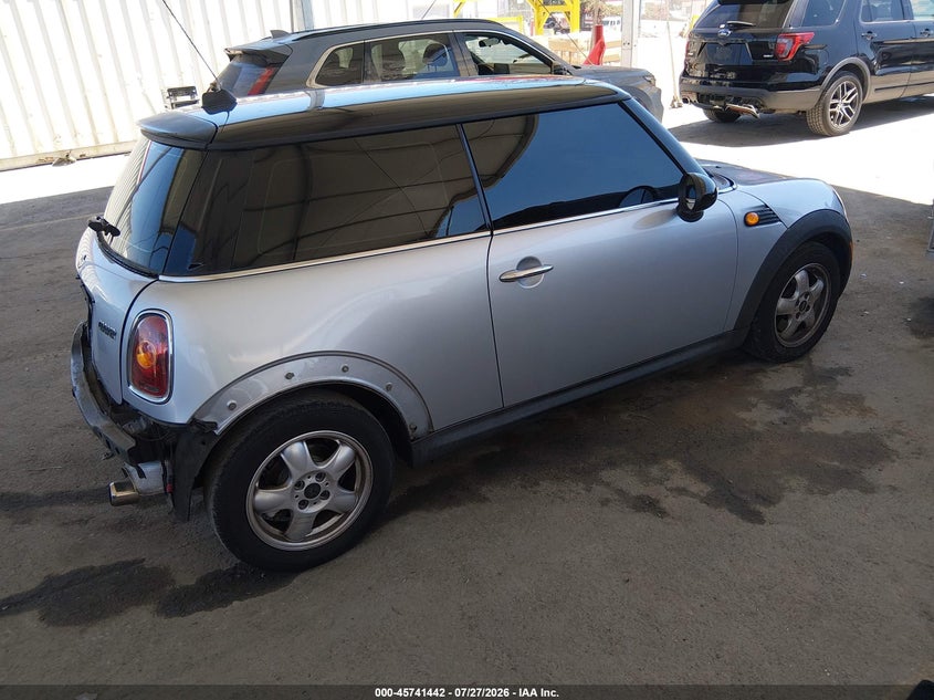 2009 Mini Cooper VIN WMWMF33569TW78219 IAAI salvage auction — REAR END, Salvage (California), sold $725 on 2026-08-24 (photo 4)
