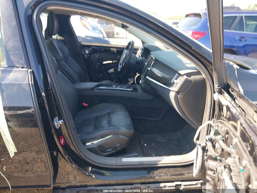 2018 Volvo S90 VIN LVY992MK1JP036639 IAAI salvage auction — FRONT & REAR, Salvage (Massachusetts), sold $3,750 on 2026-09-01 (photo 5)