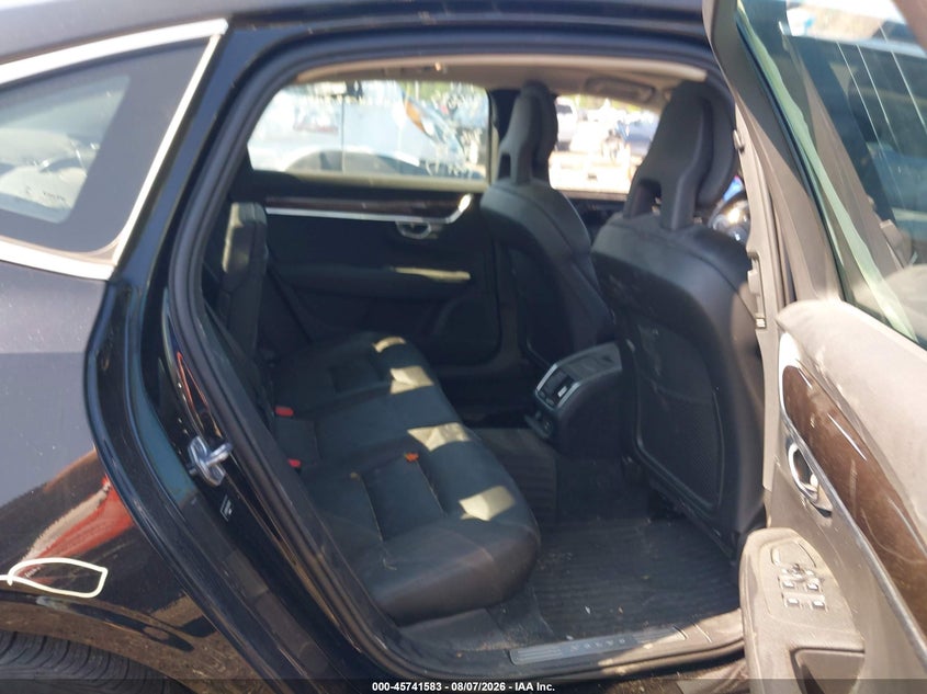 2018 Volvo S90 VIN LVY992MK1JP036639 IAAI salvage auction — FRONT & REAR, Salvage (Massachusetts), sold $3,750 on 2026-09-01 (photo 8)