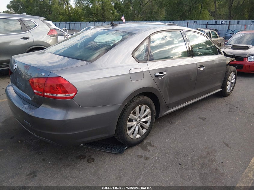 2015 Volkswagen Passat VIN 1VWAT7A32FC018212 IAAI salvage auction — FRONT END, Salvage (Utah), sold $900 on 2026-08-12 (photo 4)