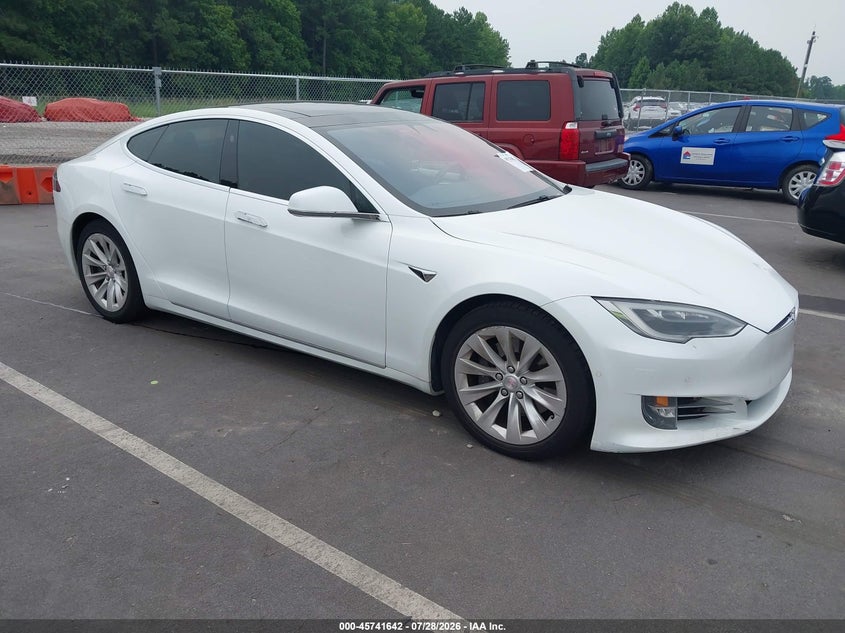 2017 Tesla Model s VIN 5YJSA1E25HF190686 — IAAI salvage auction photo