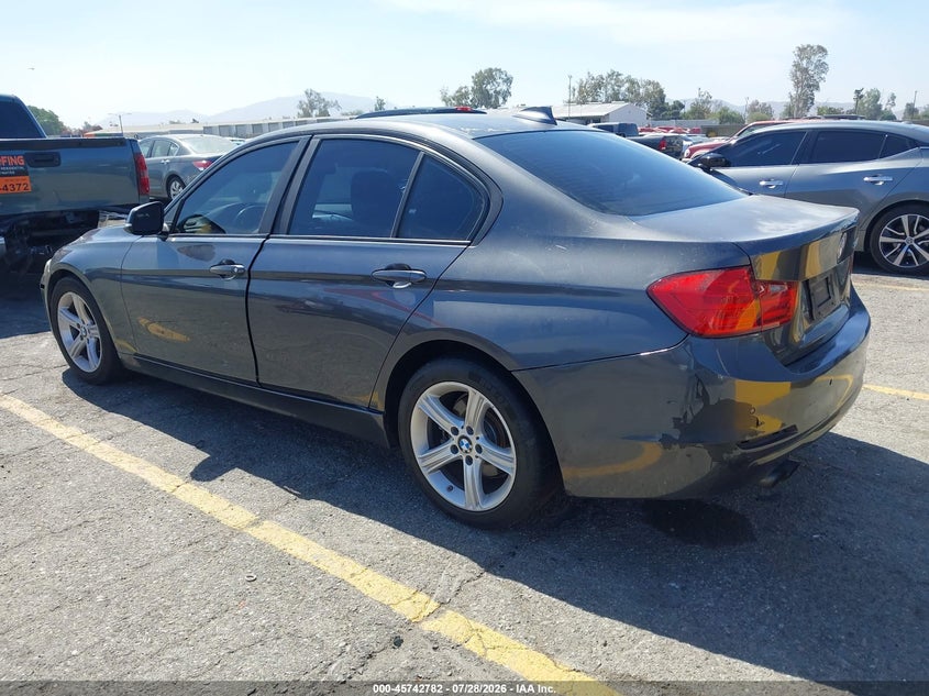 2013 BMW 3 series VIN WBA3C1G56DNR44192 IAAI salvage auction — NORMAL WEAR, Clear - Dealer Only (California), sold $375 on 2026-08-18 (photo 3)
