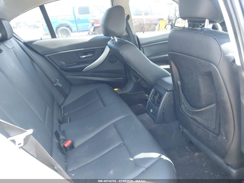 2013 BMW 3 series VIN WBA3C1G56DNR44192 IAAI salvage auction — NORMAL WEAR, Clear - Dealer Only (California), sold $375 on 2026-08-18 (photo 8)