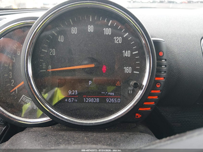 2017 Mini Clubman VIN WMWLU1C57H2C41715 IAAI salvage auction — RIGHT FRONT, Salvage Title, sold $1,750 on 2026-08-13 (photo 7)