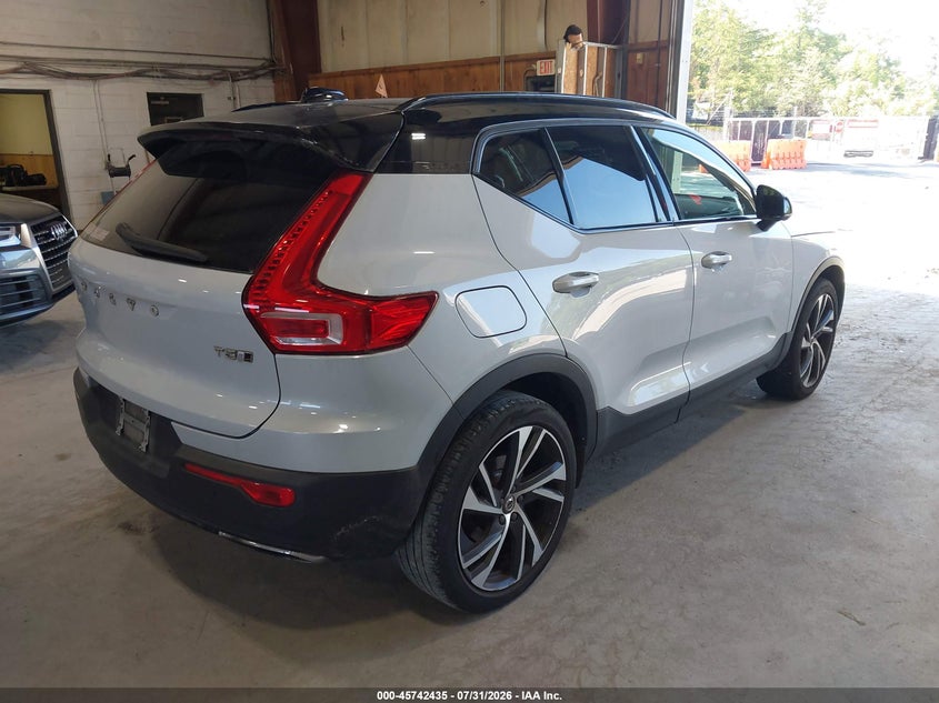 2020 Volvo Xc40 VIN YV4162UM4L2348871 IAAI salvage auction — WATER/FLOOD, Salvage Title, sold $7,500 on 2026-08-05 (photo 4)