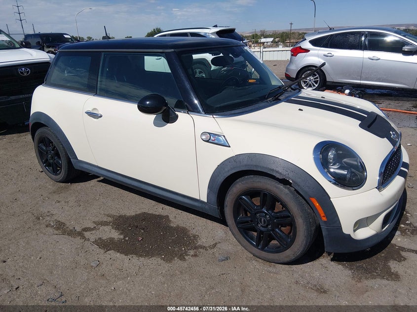 2013 Mini Hard top VIN WMWSV3C59DT395588 IAAI salvage auction — NORMAL WEAR, Clear (New Mexico), sold $425 on 2026-08-10 (photo 1)