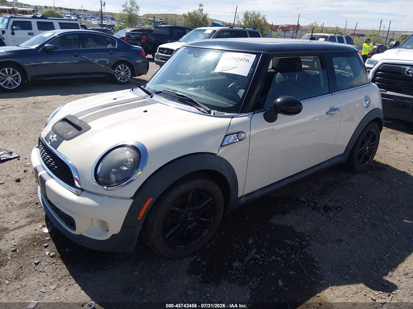 2013 Mini Hard top VIN WMWSV3C59DT395588 IAAI salvage auction — NORMAL WEAR, Clear (New Mexico), sold $425 on 2026-08-10 (photo 2)