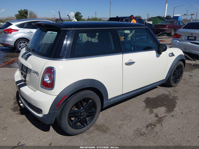 2013 Mini Hard top VIN WMWSV3C59DT395588 IAAI salvage auction — NORMAL WEAR, Clear (New Mexico), sold $425 on 2026-08-10 (photo 4)