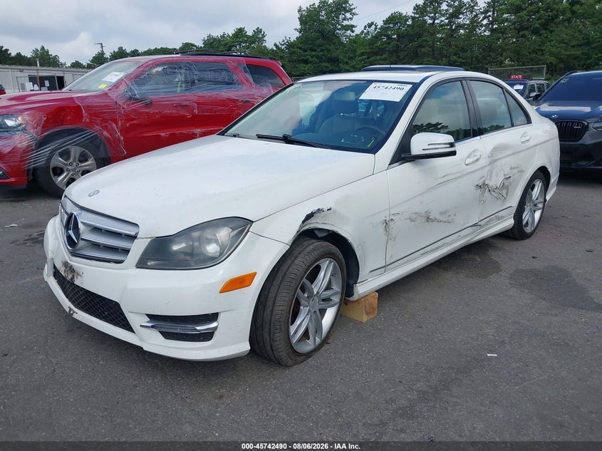 2013 Mercedes-benz C-klasse VIN WDDGF8ABXDA867245 IAAI salvage auction — SIDE, Wait Title, sold $1,300 on 2026-08-14 (photo 2)