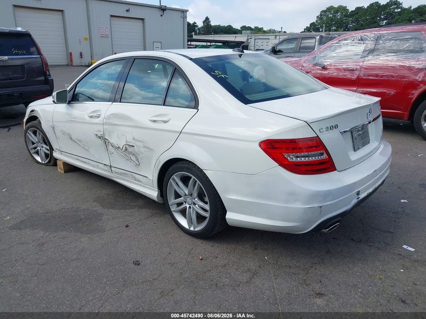 2013 Mercedes-benz C-klasse VIN WDDGF8ABXDA867245 IAAI salvage auction — SIDE, Wait Title, sold $1,300 on 2026-08-14 (photo 3)