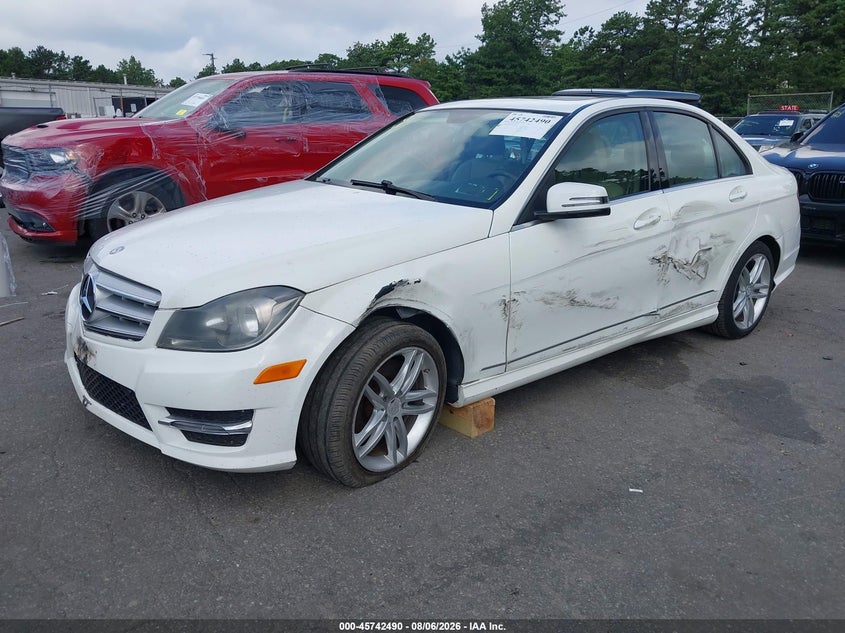 2013 Mercedes-benz C-klasse VIN WDDGF8ABXDA867245 IAAI salvage auction — SIDE, Wait Title, sold $1,300 on 2026-08-14 (photo 6)