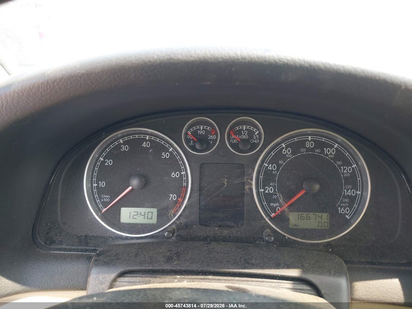 2001 Volkswagen Passat VIN WVWRH63B21P133609 IAAI salvage auction — NORMAL WEAR, Clear (Montana), sold $125 on 2026-08-05 (photo 7)