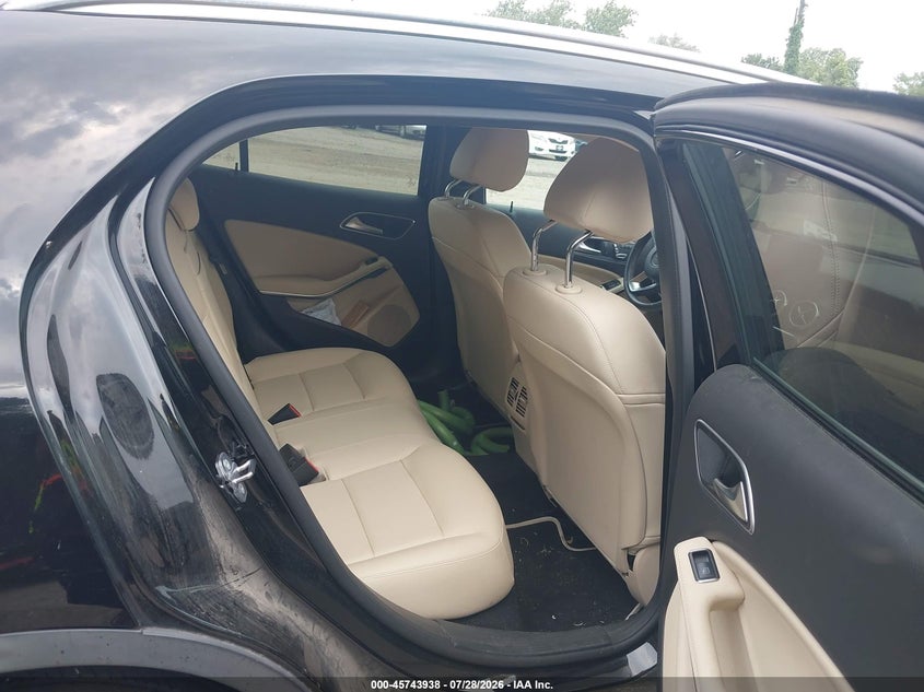 2020 Mercedes-benz Gla-klasse VIN WDCTG4GB0LU024202 IAAI salvage auction — WATER/FLOOD, Salvage Title, sold $7,000 on 2026-08-21 (photo 8)