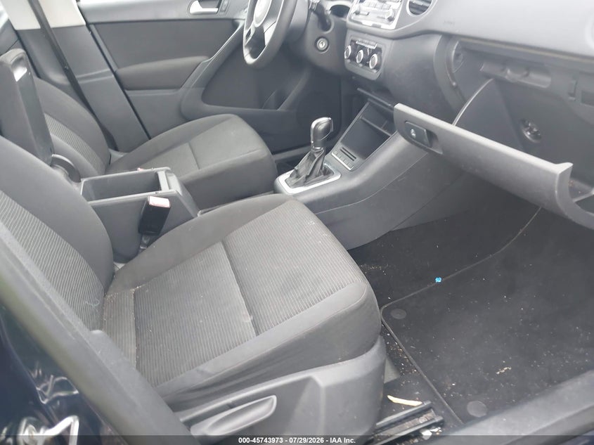 2012 Volkswagen Tiguan VIN WVGBV7AX7CW560710 IAAI salvage auction — LEFT FRONT, Salvage Title, sold $450 on 2026-08-11 (photo 5)