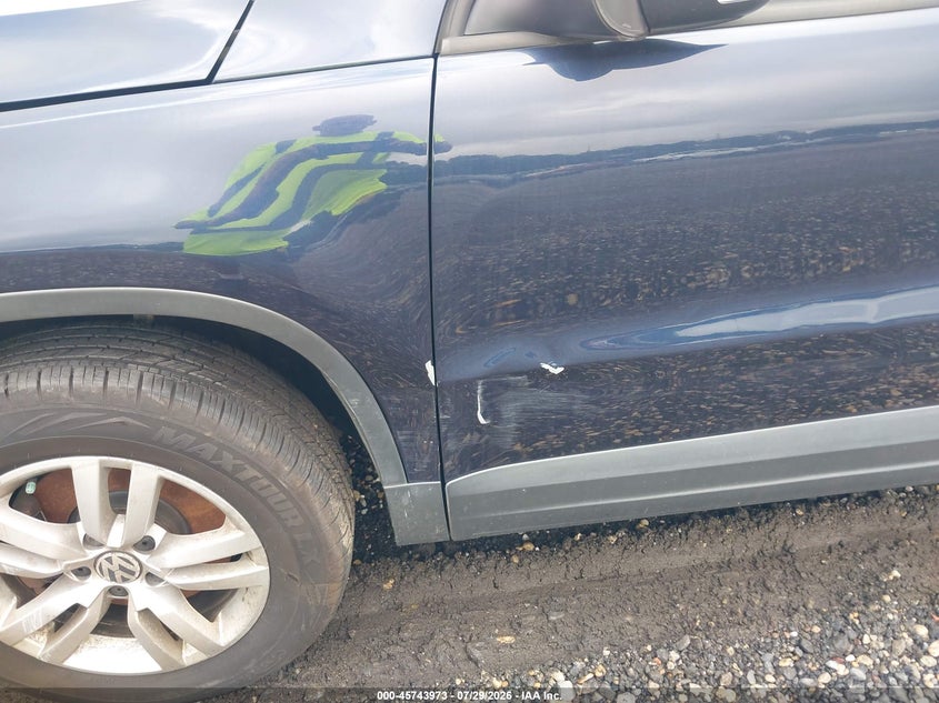 2012 Volkswagen Tiguan VIN WVGBV7AX7CW560710 IAAI salvage auction — LEFT FRONT, Salvage Title, sold $450 on 2026-08-11 (photo 6)