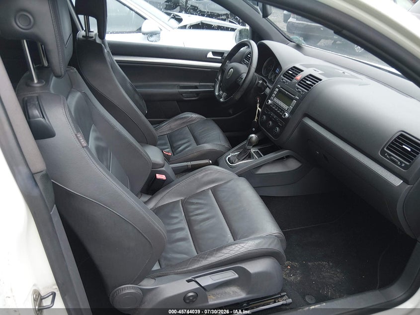 2008 Volkswagen R32 VIN WVWKC71KX8W175888 IAAI salvage auction — NORMAL WEAR, Clear (Massachusetts), sold $1,100 on 2026-08-04 (photo 5)