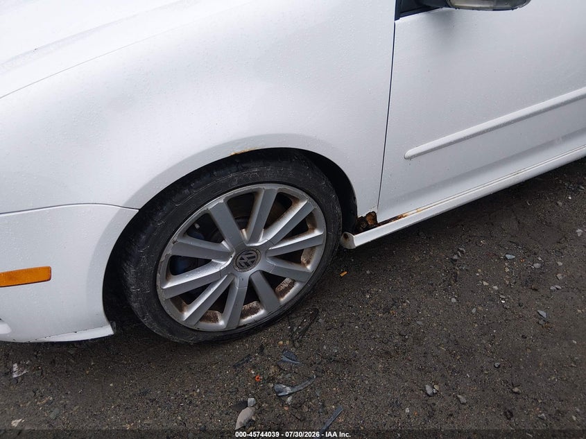 2008 Volkswagen R32 VIN WVWKC71KX8W175888 IAAI salvage auction — NORMAL WEAR, Clear (Massachusetts), sold $1,100 on 2026-08-04 (photo 6)