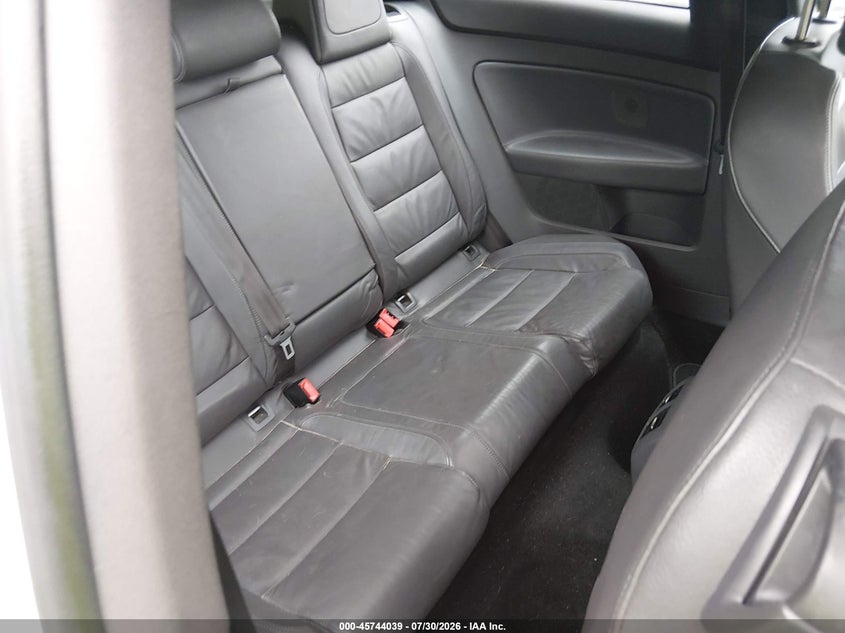 2008 Volkswagen R32 VIN WVWKC71KX8W175888 IAAI salvage auction — NORMAL WEAR, Clear (Massachusetts), sold $1,100 on 2026-08-04 (photo 8)