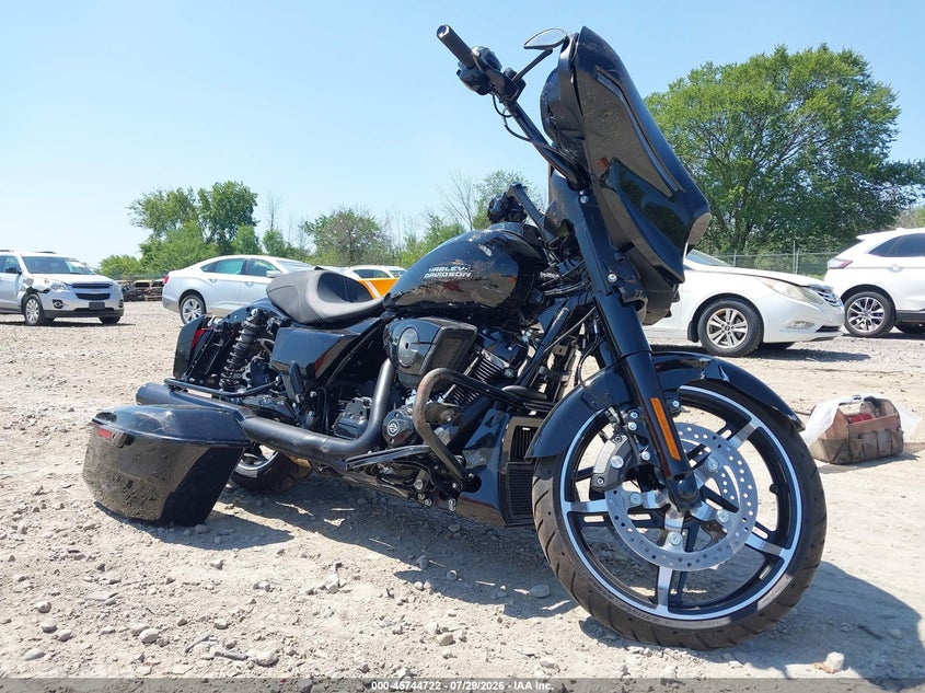 2024 Harley-davidson Street glide VIN 1HD1KB714RB663659 IAAI salvage auction — FRONT & REAR, Clear Claim Paid (Wisconsin), sold $10,500 on 2026-09-05 (photo 1)