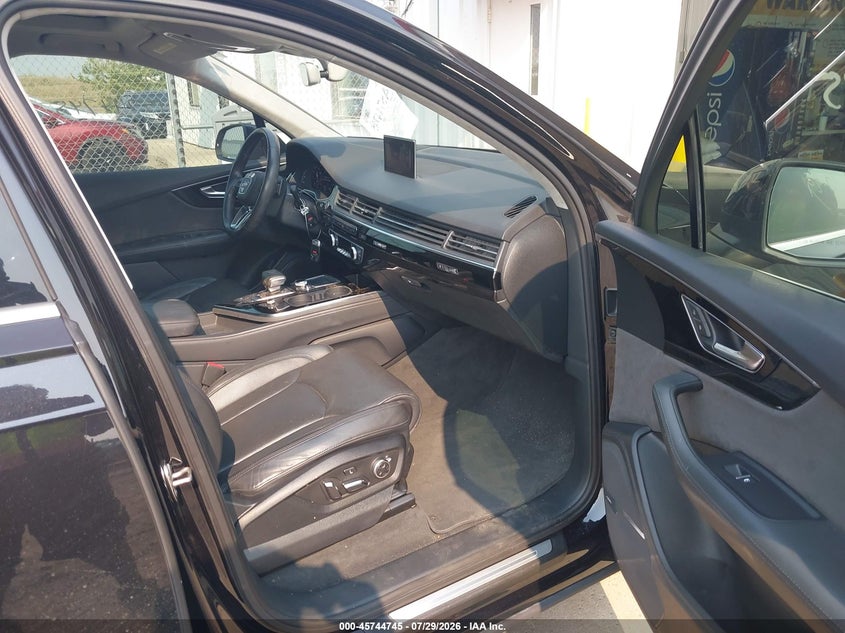 2017 Audi Q7 VIN WA1VAAF79HD015799 IAAI salvage auction — RIGHT FRONT, Salvage Title, sold $7,400 on 2026-08-27 (photo 5)